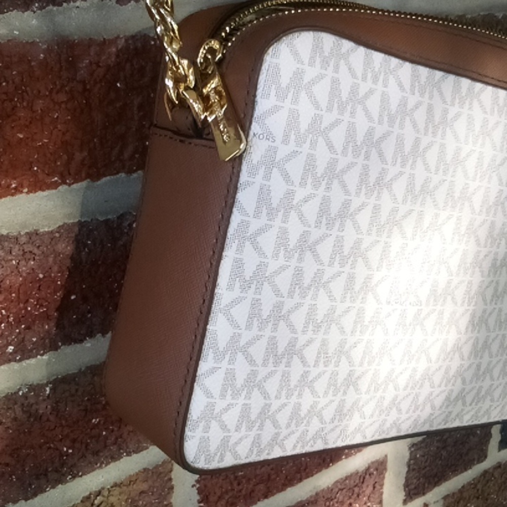 MK Jetset  Crossbody Bag New No Tags 10" X 7" Gold Chain - Picture 8 of 10